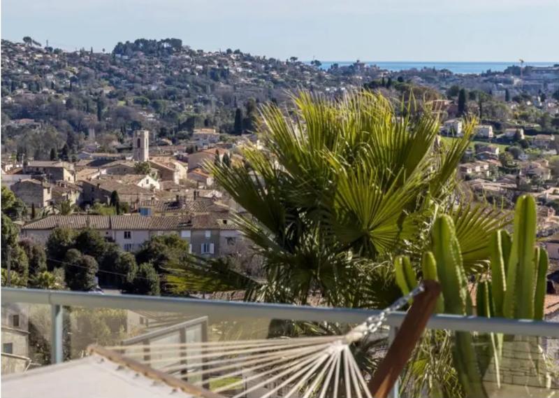 Le village et la mer depuis le hamac